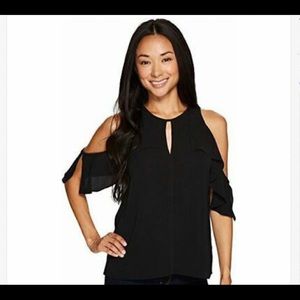 Lovely Vince Camuto cold shoulder top
